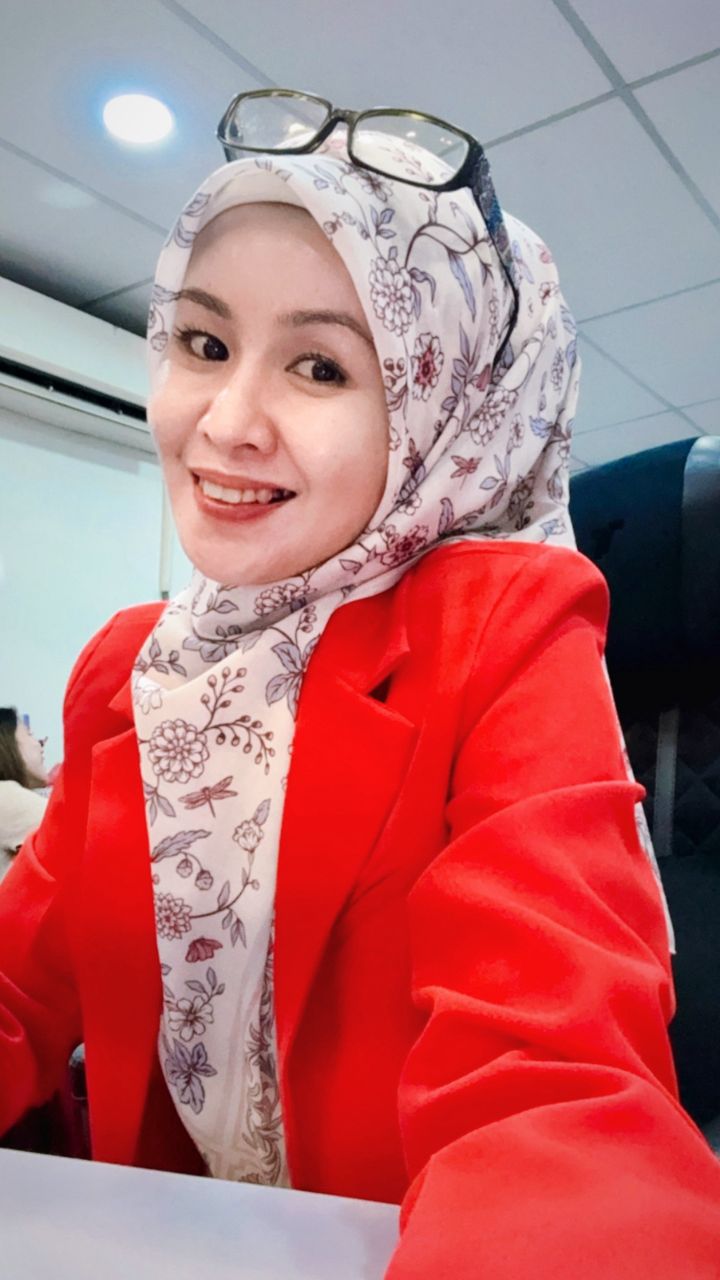 Mas Annisa Hanum, konsultan kewangan